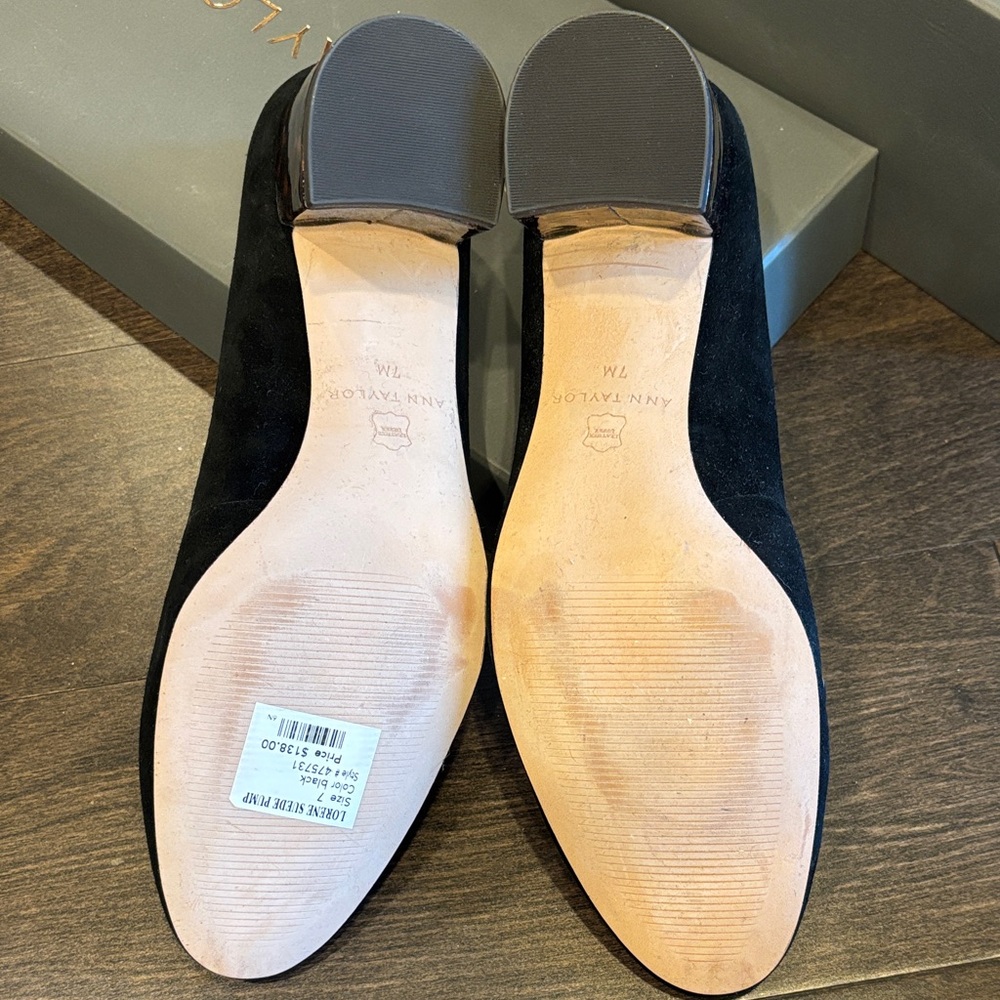 Ann Taylor Black Suede Heels with Tortoise Block - Picture 4 of 5